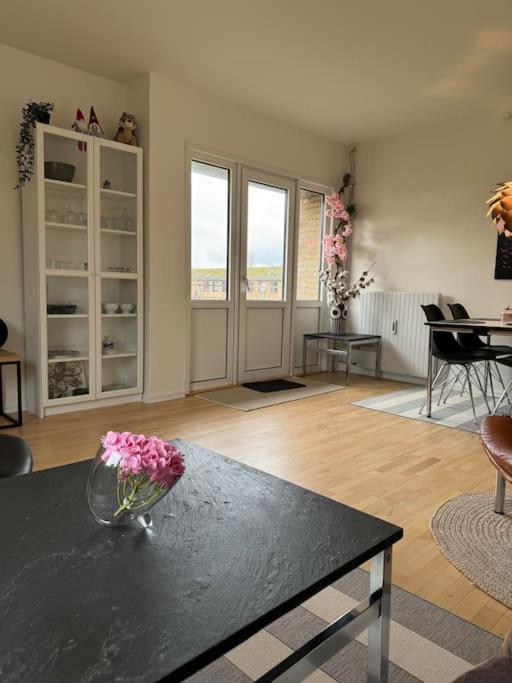 Stor Og Lys Lejlighed I Hjertet Af Holstebro Dış mekan fotoğraf
