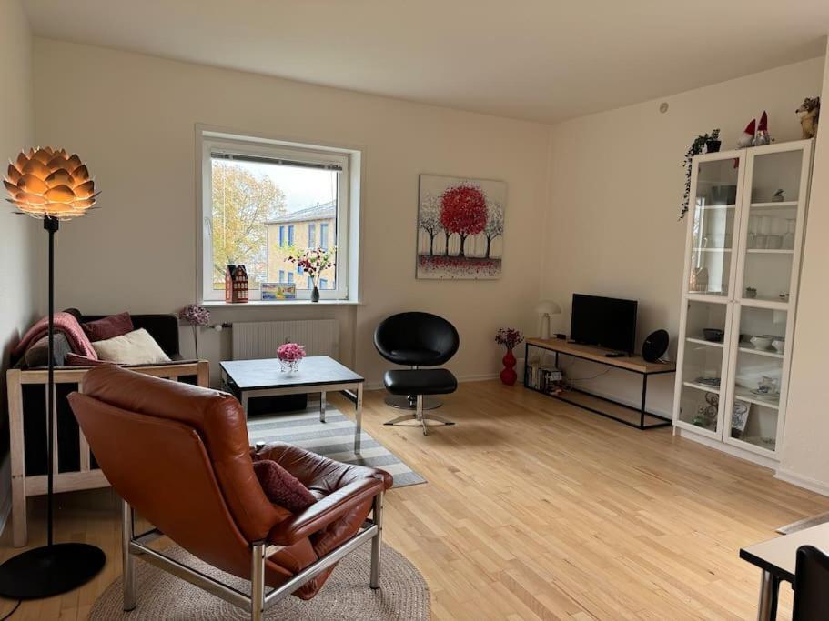 Stor Og Lys Lejlighed I Hjertet Af Holstebro Dış mekan fotoğraf