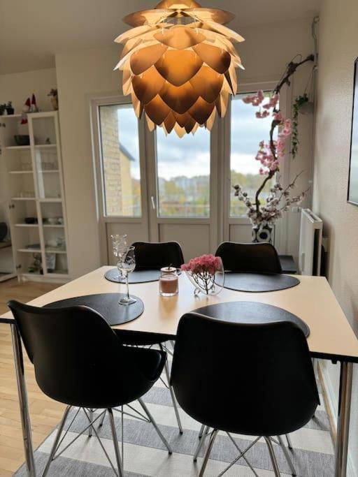 Stor Og Lys Lejlighed I Hjertet Af Holstebro Dış mekan fotoğraf